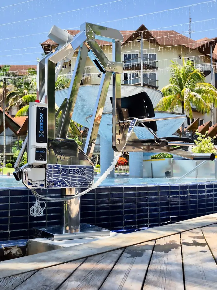 AccessX instalado em piscina de resort